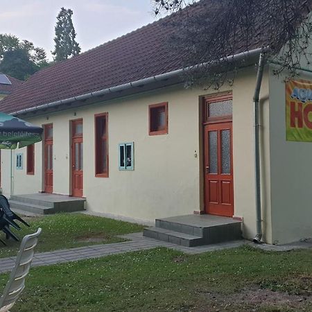 Aqua Hostel Siófok Eksteriør bilde