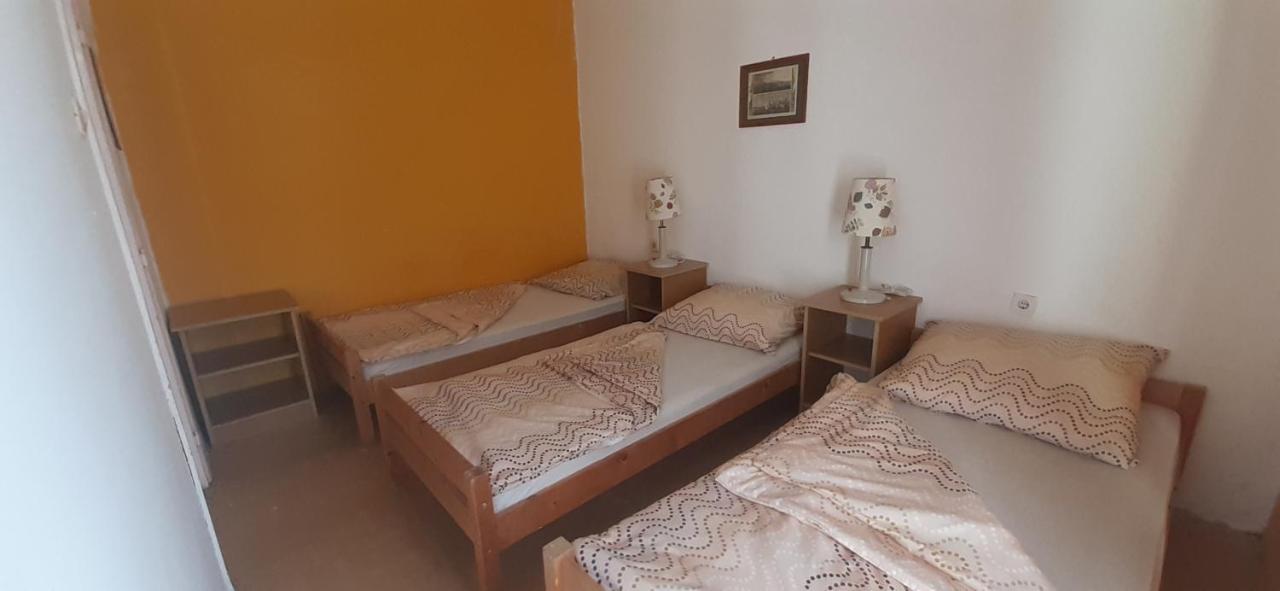 Aqua Hostel Siófok Eksteriør bilde